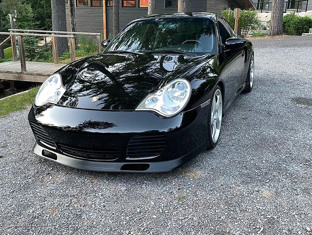 Picture of Yannick Bisson's Land Rover
