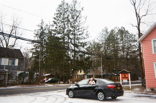 Picture of Oona Laurence and her car