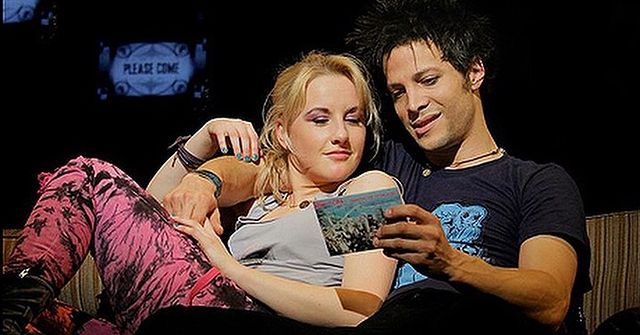 Picture of Reina Capodici and her husband Justin Guarini 