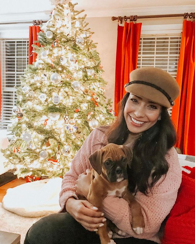 Picture of Manuela Arbelaez and her pet Marlo