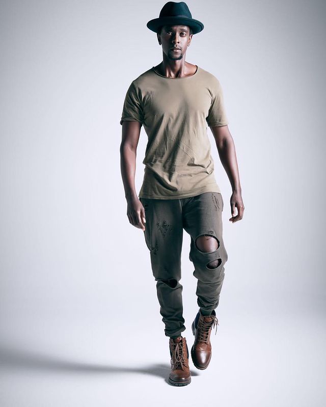 Picture of Edi Gathegi wearing black hat 