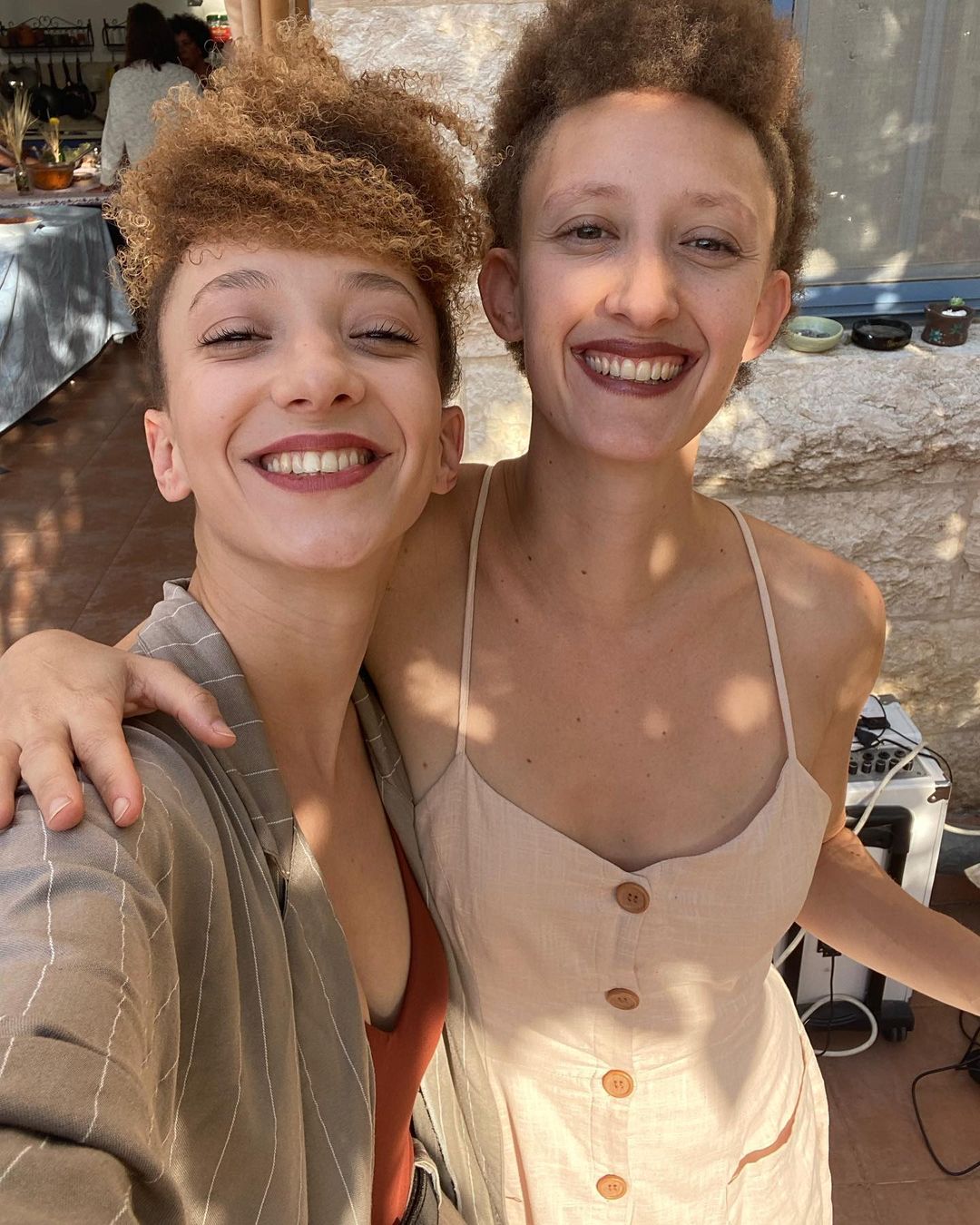 Picture of Maya Eshet and her sister Mili Eshet 