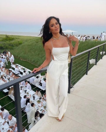 Picture of Charly Arnolt in white dress