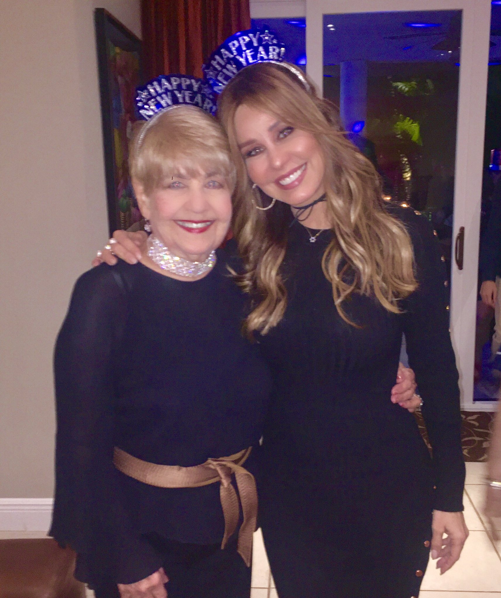 Picture of Myrka Dellanos and her mother