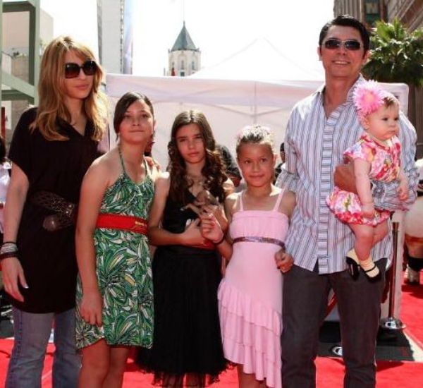 Indigo Sanara Phillips along with her parents and three half-sister. I