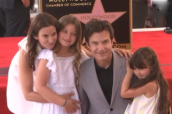 Picture of Maple Sylvie Bateman with her father, Jason Bateman, mother, Amanda Anka and sister, Francesca Nora Bateman