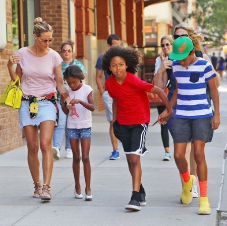 Johan Riley Fyodor Taiwo Samuel with his mother Heidi Klum and two other siblings. 