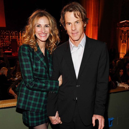 Henry Daniel Moder's Parents Julia Roberts and Danny Moder. 