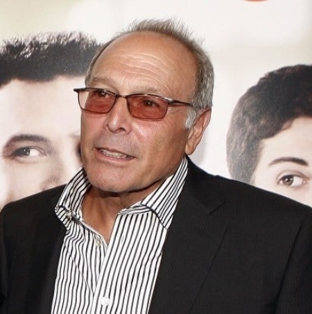 Howard Deutch has an approximate net worth of $25 million. 