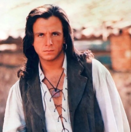 Eduardo Paloma is the father of Fiona Paloma and Luca Paloma. 