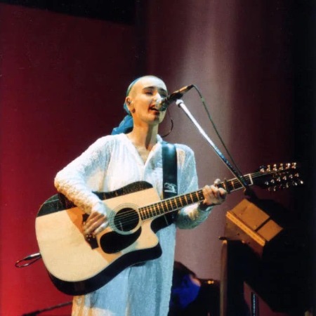 Sinéad O'Connor during one of her music concerts. 