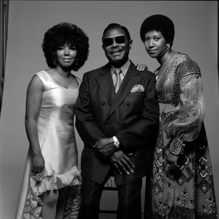 Carl Ellan Kelley's father C.L Franklin with her half-sisters Aretha Franklin and Erma Franklin. 