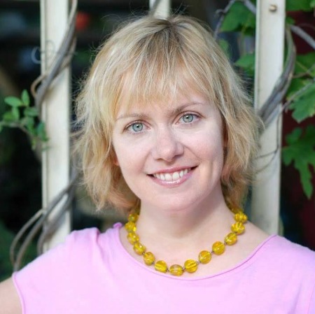 The photo of Peri Gilpin's sister April Gilpin. 