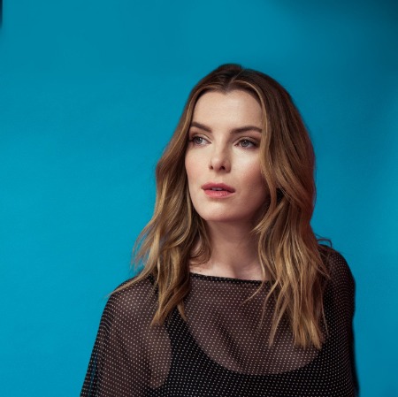 The portrait picture of American actress Betty Gilpin. 