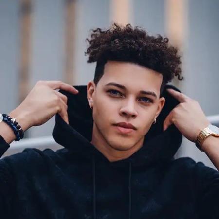 The picture of Robert De Niro and Toukie Smith kid  Julian Henry De Niro.