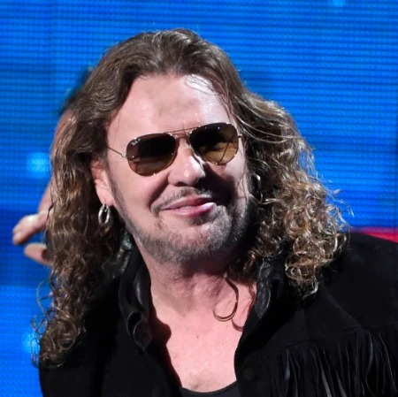 Fher Olvera is the son of Rosario Sierra.